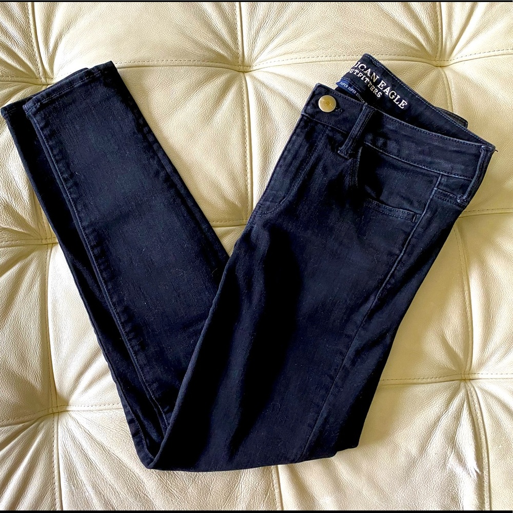 American Eagle High Waisted Black Jeans (size 6)